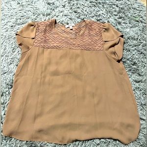 Women’s medium blouse with lace detail